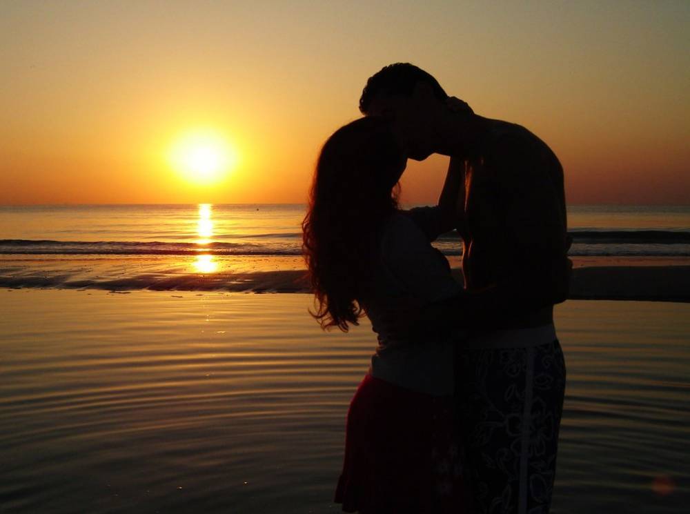 sunrise_kiss_by_anjasp3.thumb.jpg.e5584584f5f497a6a902ee720cd795f6.jpg