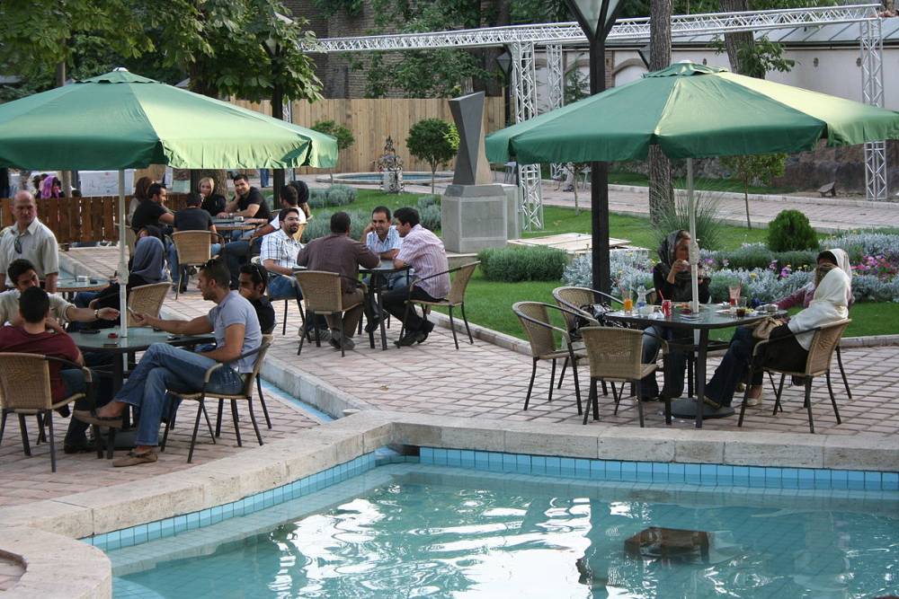 2008_museum_garden_cafe_Tehran_2789830499.jpg