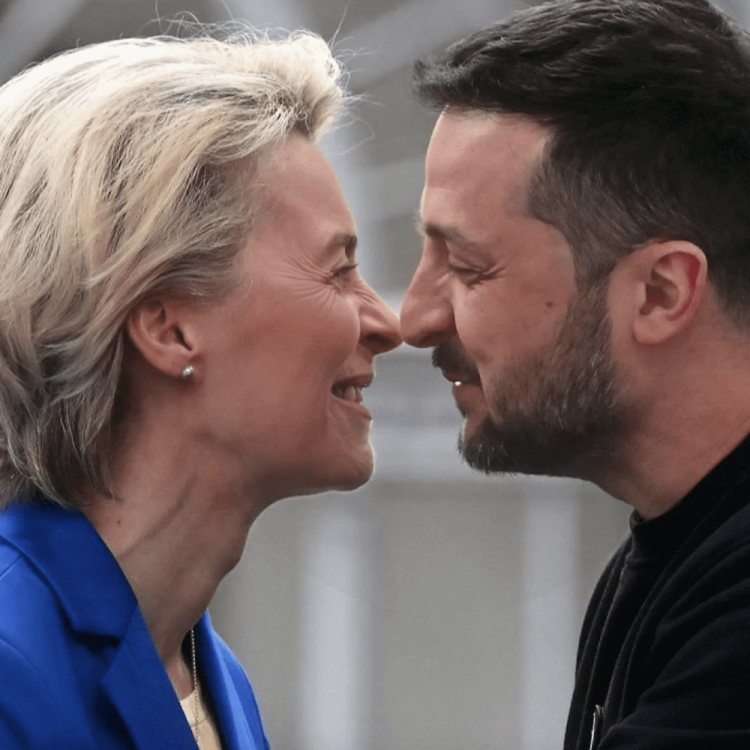 645e90b3c9880_photo-hebdo-la-bise-d-ursula-von-der-leyen-et-volodymyr-zelensky-un-drapeau-chinois-sur-une-montagne-un-pan-de-montagne-des-alpes-suisse-menace-de-s-effondrer-l-actualite-en-images.png