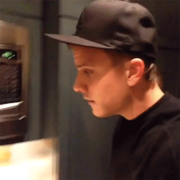 17845697030455689718591113079698.gif