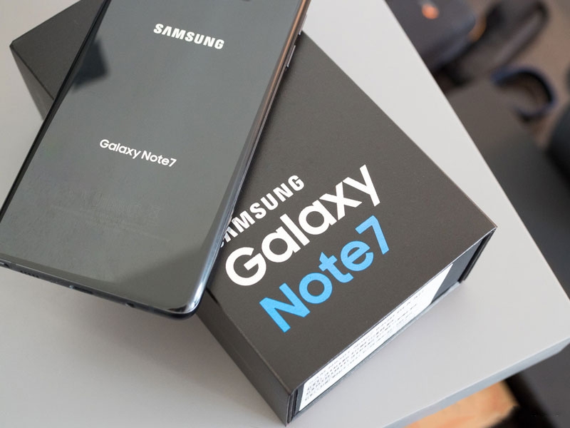 Samsung не може да разбере защо се взривяват смартфоните Galaxy Note 7