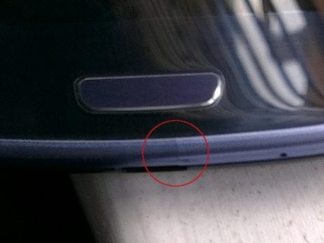 Проблеми с корпуса на Samsung Galaxy S III