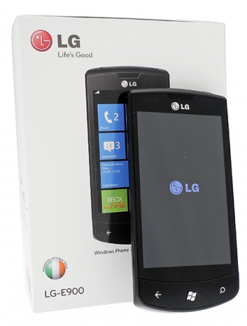 LG заменя дефектни Optimus 7 с Android-смартфони