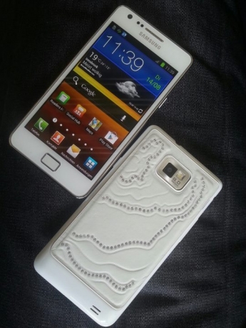 Samsung изкушава дамите с Galaxy S2 Crystal Edition