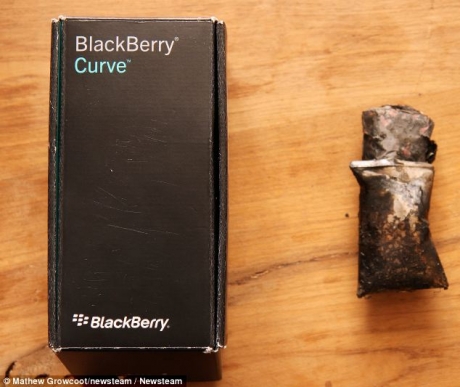 Във Великобритания се взриви BlackBerry Curve 9320