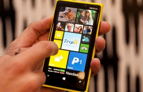 Анализатори: Nokia създаде изкуствен дефицит на Lumia 920
