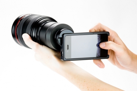Приставка позволява използването на iPhone с обективи на Nikon и Canon