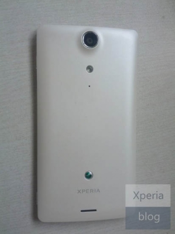Нови снимки на смартфона Sony LT29i Hayabusa