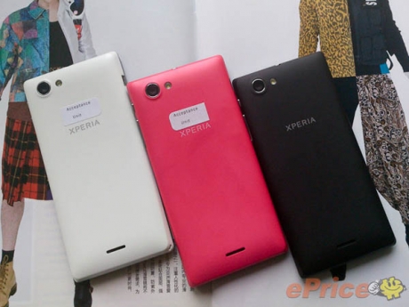 Достъпният смартфон Sony Xperia J на качествени снимки
