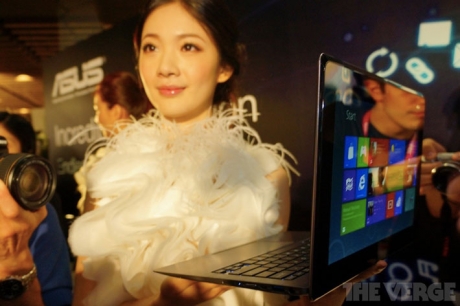 ASUS показа хибридния лаптоп Taichi с два екрана
