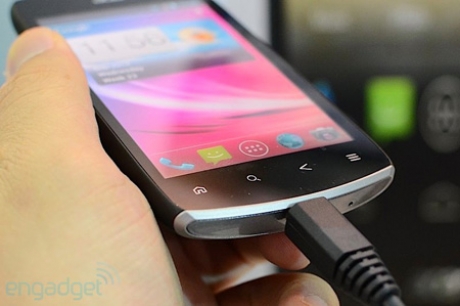 Acer показа достъпния Android 4.0 базиран смартфон Liquid Glow E330