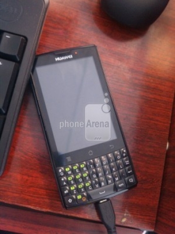 Първи данни за QWERTY-смартфона Huawei M660