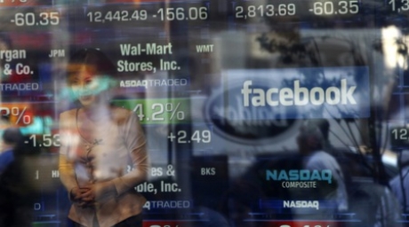 Акциите на Facebook потъват безконтролно