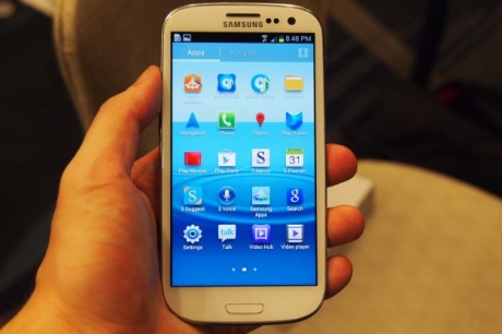 Samsung Galaxy S3 vs. HTC One X (EVO 4G LTE): Подробно сравнение