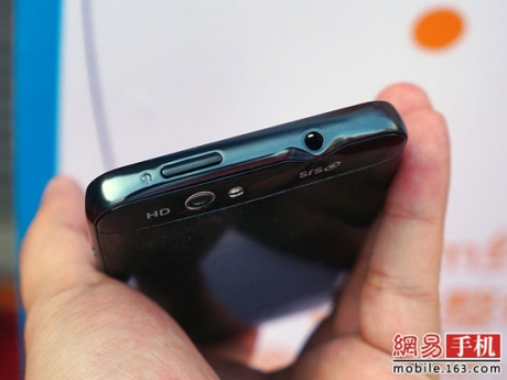 Alcatel  представи двуядрен смартфон за 5