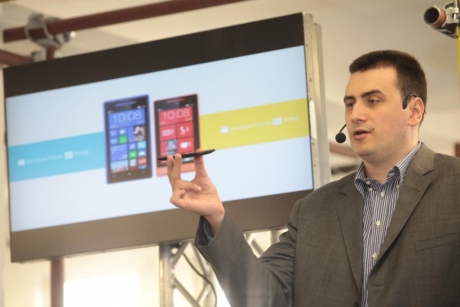 Мтел представя Windows Phone 8X от HTC в България