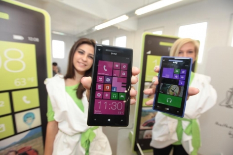 Мтел представя Windows Phone 8X от HTC в България