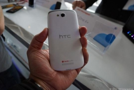 HTC представи смартфона One VX