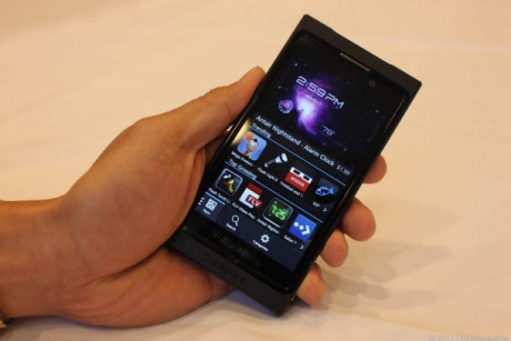 Първите смартфони с BlackBerry 10 излизат чак през март?