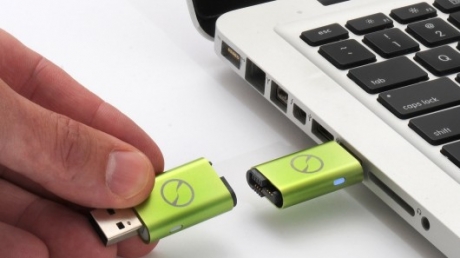 USB устройството iTwin гарантира сигурността на файловете ни в Dropbox