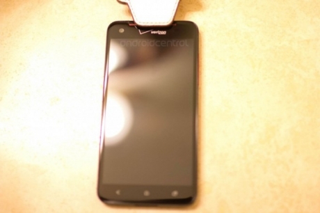 Първи снимки на HTC DLX