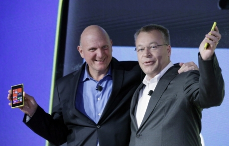 Стивън Елоп: операторите се нуждаят от Windows Phone 8