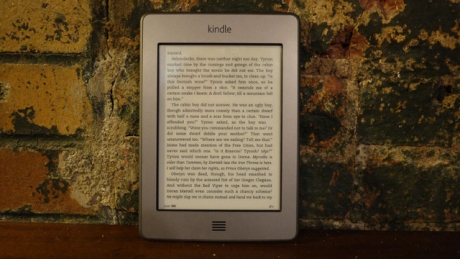 Amazon може би планира да удари брадвата и на Kindle Touch