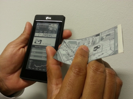 E Ink показа смартфон с два екрана