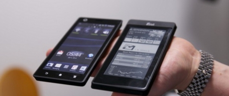 E Ink показа смартфон с два екрана