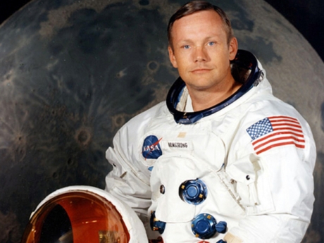NASA предават на живо панихидата на Нийл Армстронг