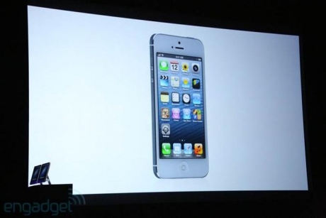 iPhone 5 е с по-голям екран и доста по-лек