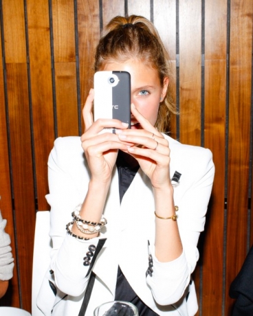 Двуцветния смартфон HTC One X Cushnie Et Ochs