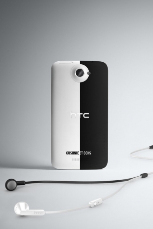 Двуцветния смартфон HTC One X Cushnie Et Ochs