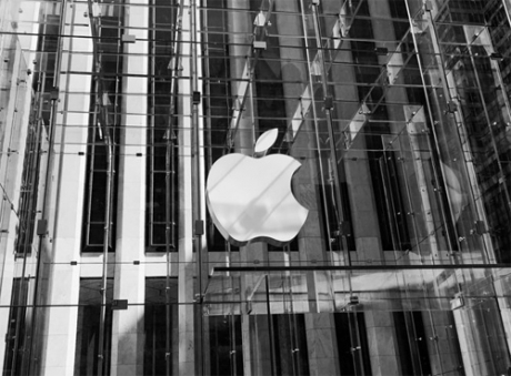 Apple патентова технология за зареждане на смартфони чрез разклащане