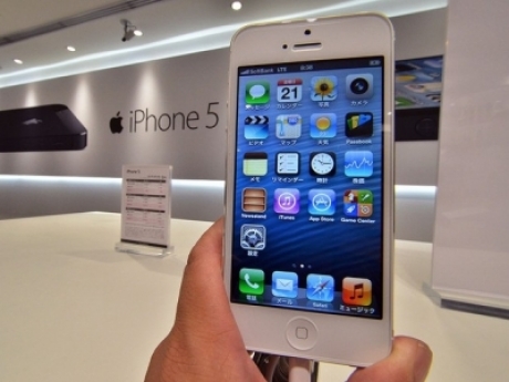 Потребители се оплакват от проблеми с дисплея на iPhone 5