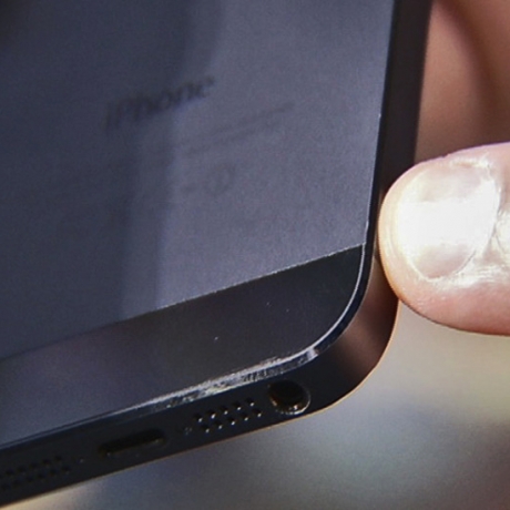 Apple не вижда проблем с покритието на iPhone 5