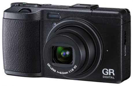 В края на април се очаква анонса на компактния фотоапарат Ricoh Digital GR