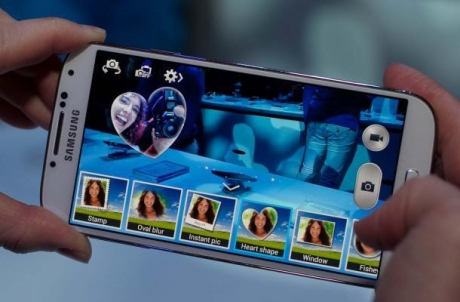 Samsung обясни отсъствието на FM-радио в Galaxy S4