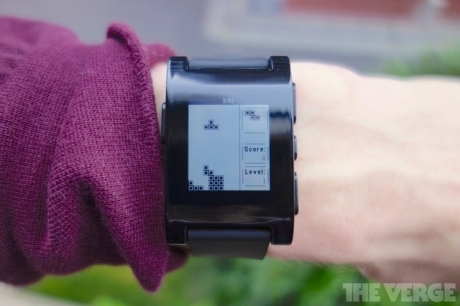 Часовникът Pebble ще поддържа игрите Tetris и Pong