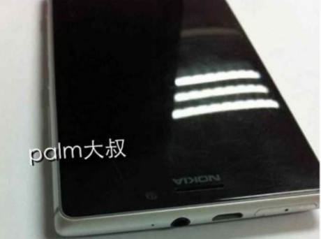 Изтекоха снимки на нов модел Nokia Lumia
