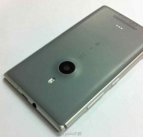 Изтекоха снимки на нов модел Nokia Lumia