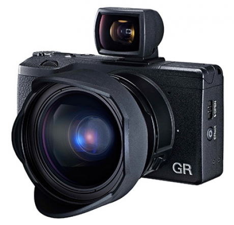 Pentax представиха компактния фотоапарат GR