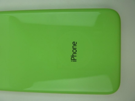 Зелен iPhone сниман от всички страни