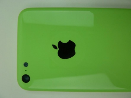 Зелен iPhone сниман от всички страни