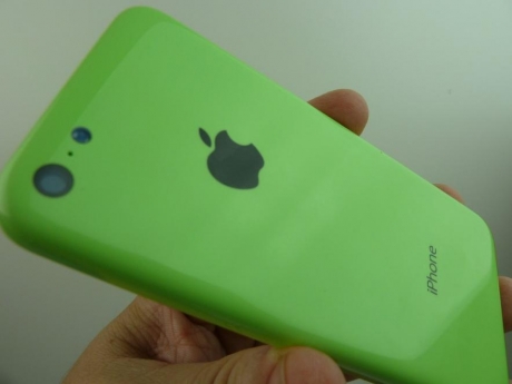 Зелен iPhone сниман от всички страни