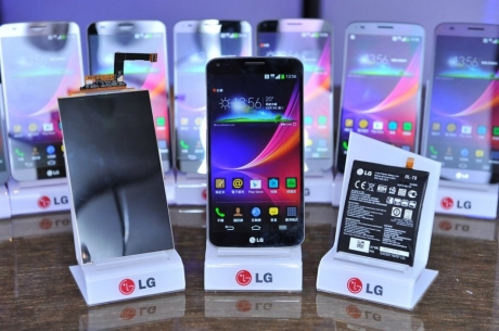 LG обяви старта на световните продажби на G Flex