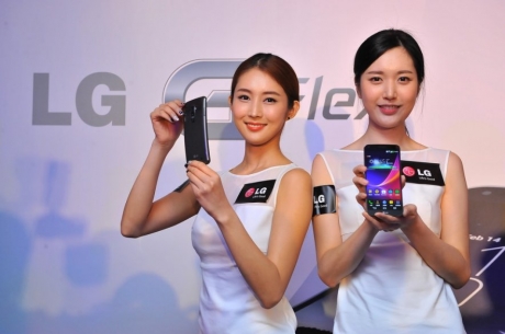 LG обяви старта на световните продажби на G Flex