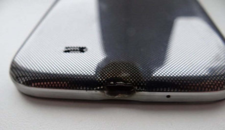 В Русия е регистриран случай на стопил се Samsung GALAXY S4