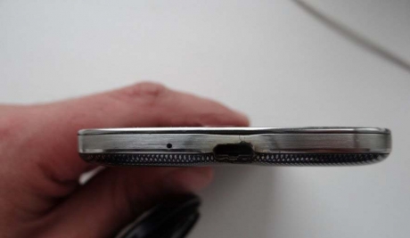 В Русия е регистриран случай на стопил се Samsung GALAXY S4