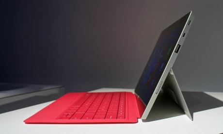 Microsoft Surface mini разпознава лица и се управлява с жестове